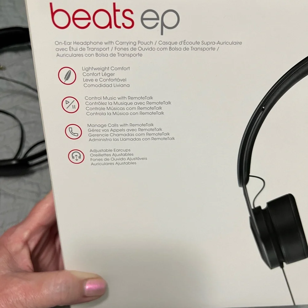 Beats by Dre Black EP Headphones with Red Box - Picture 4 of 4